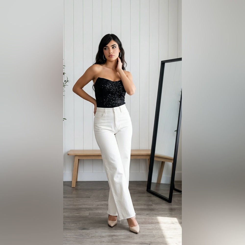 Zara white pants Sz 4  good condition but some call outs! Can be fixed!!